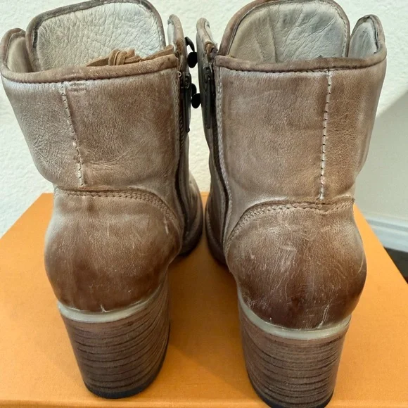 Freebird by Steven “Devin” Lace-Up Leather Ankle Boots Distressed Taupe Chic - Picture 9 of 12